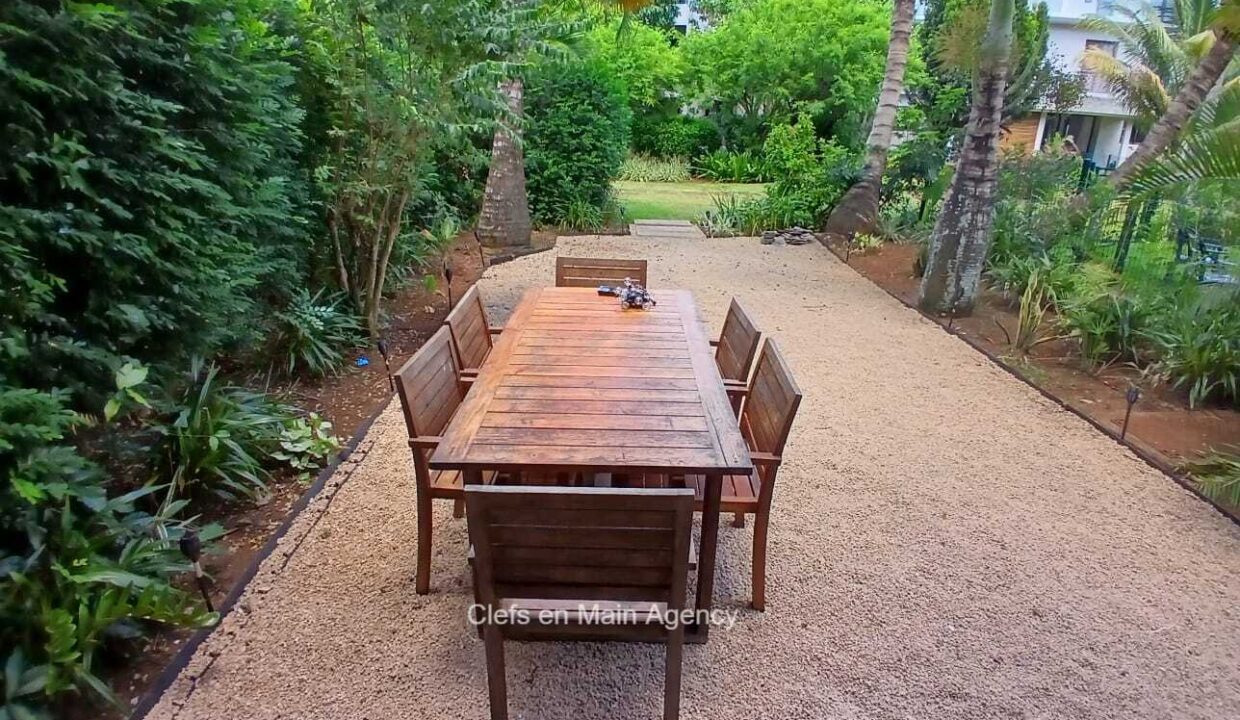 Furnished Luxury Duplex for Rent – Azuri Village, Roches Noires 6