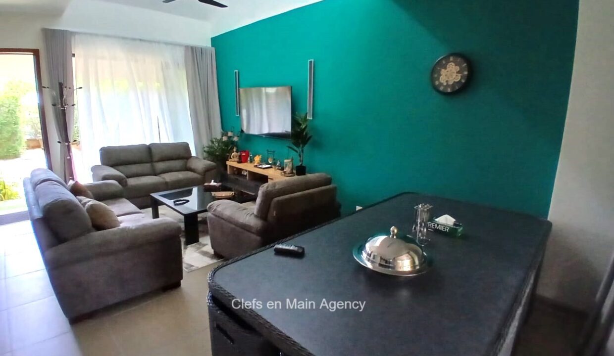 Furnished Luxury Duplex for Rent – Azuri Village, Roches Noires 7