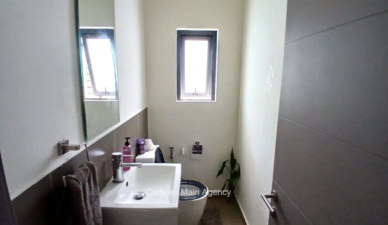 Furnished Luxury Duplex for Rent – Azuri Village, Roches Noires 8