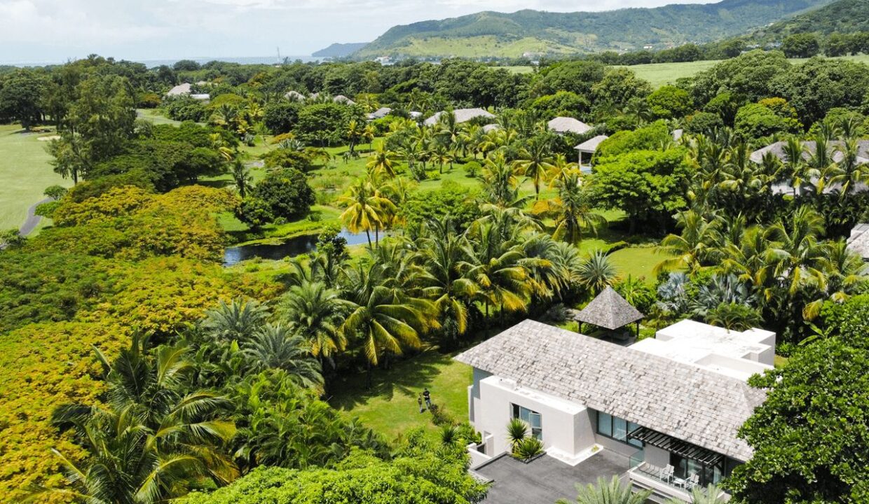 Luxurious Golf Villa for Rent – Anahita Golf Resort, Beau Champ 1