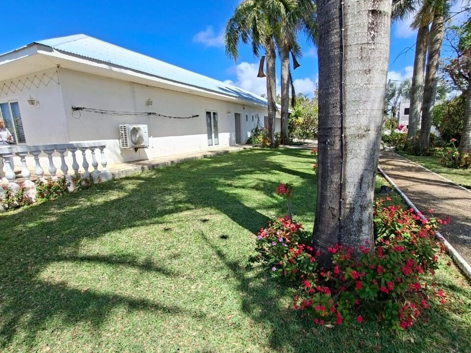 Spacious Villa with land for sale in calodyne 10