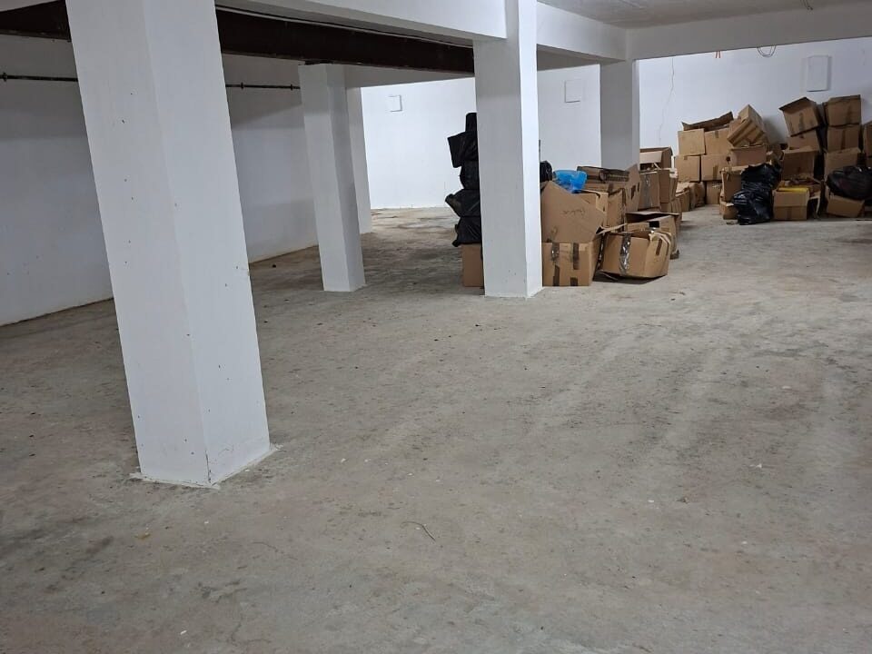 Spacious Villa with land for sale in calodyne 13