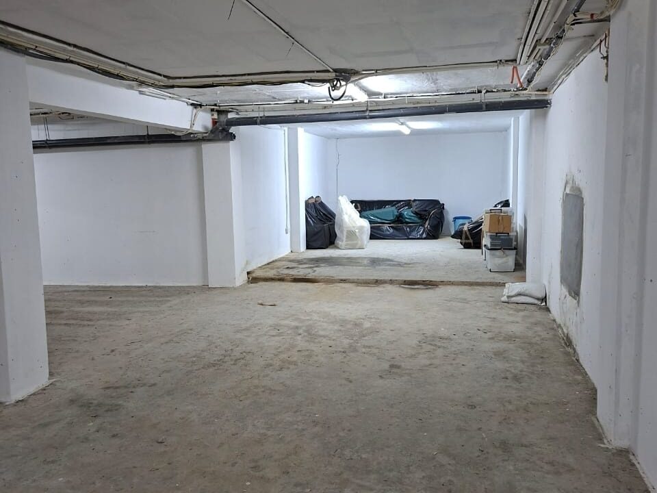 Spacious Villa with land for sale in calodyne 14