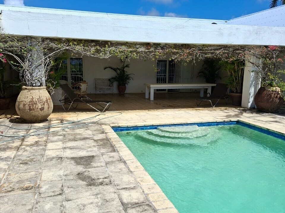 Spacious Villa with land for sale in calodyne 2