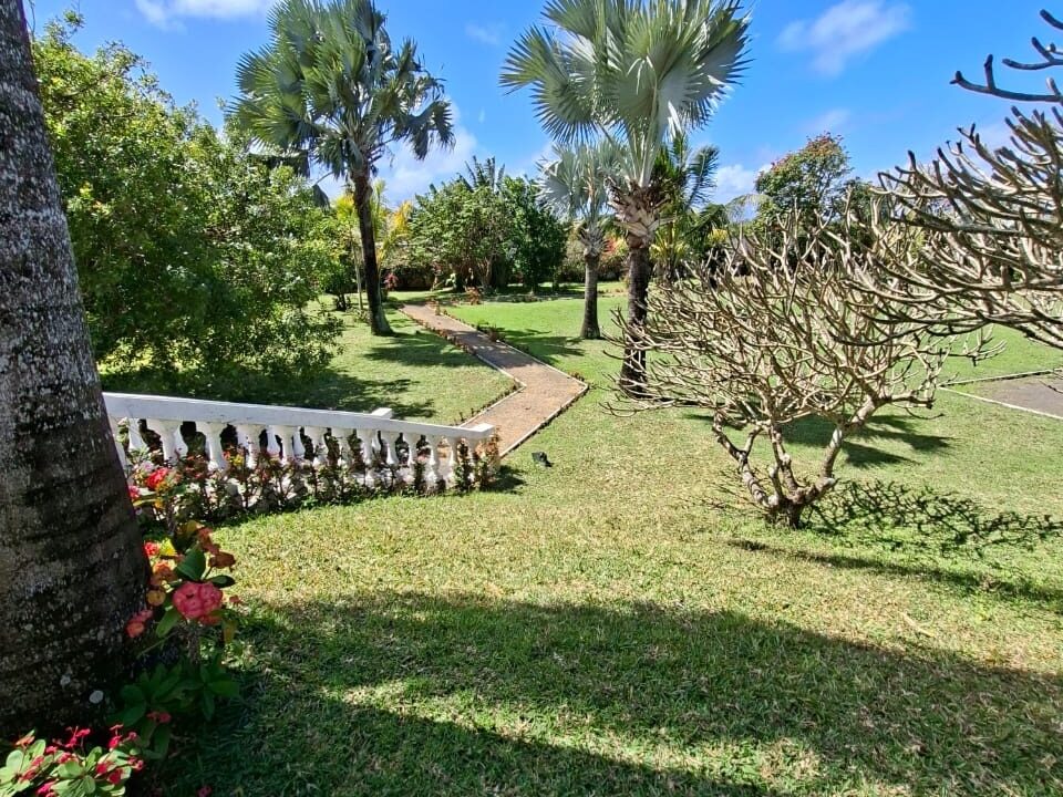 Spacious Villa with land for sale in calodyne 4