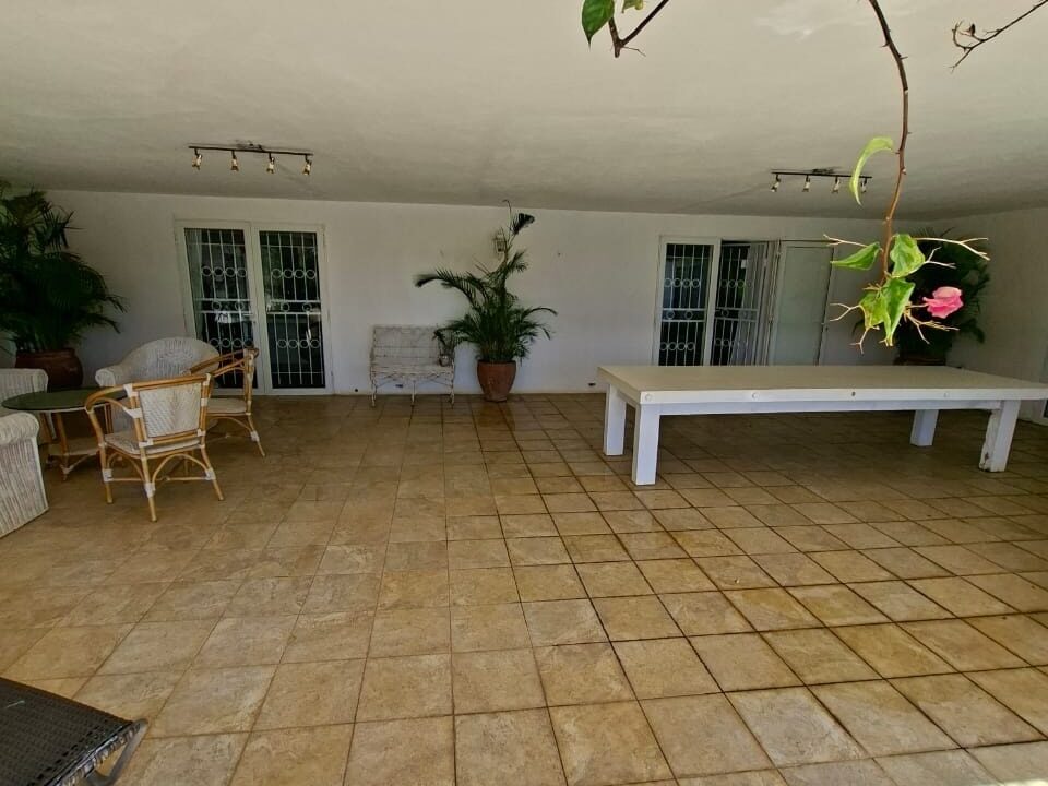 Spacious Villa with land for sale in calodyne 6