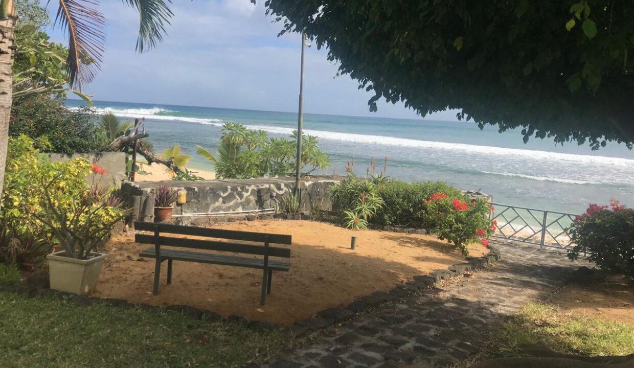 Stunning Beachfront Villa for Sale – Tamarin 2