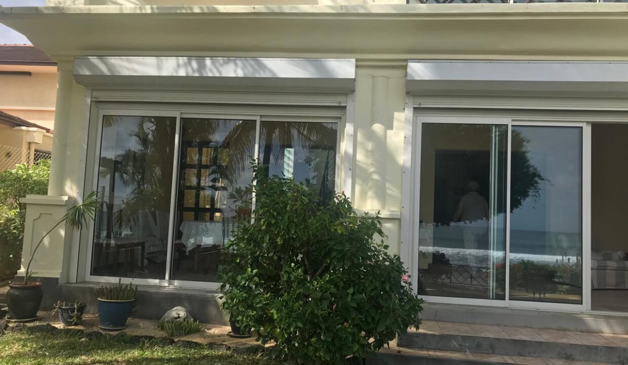 Stunning Beachfront Villa for Sale – Tamarin 3