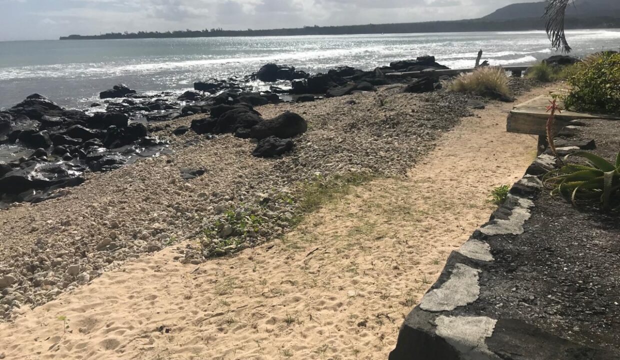 Stunning Beachfront Villa for Sale – Tamarin 4