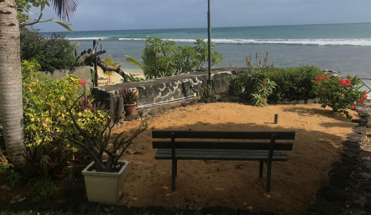 Stunning Beachfront Villa for Sale – Tamarin 5