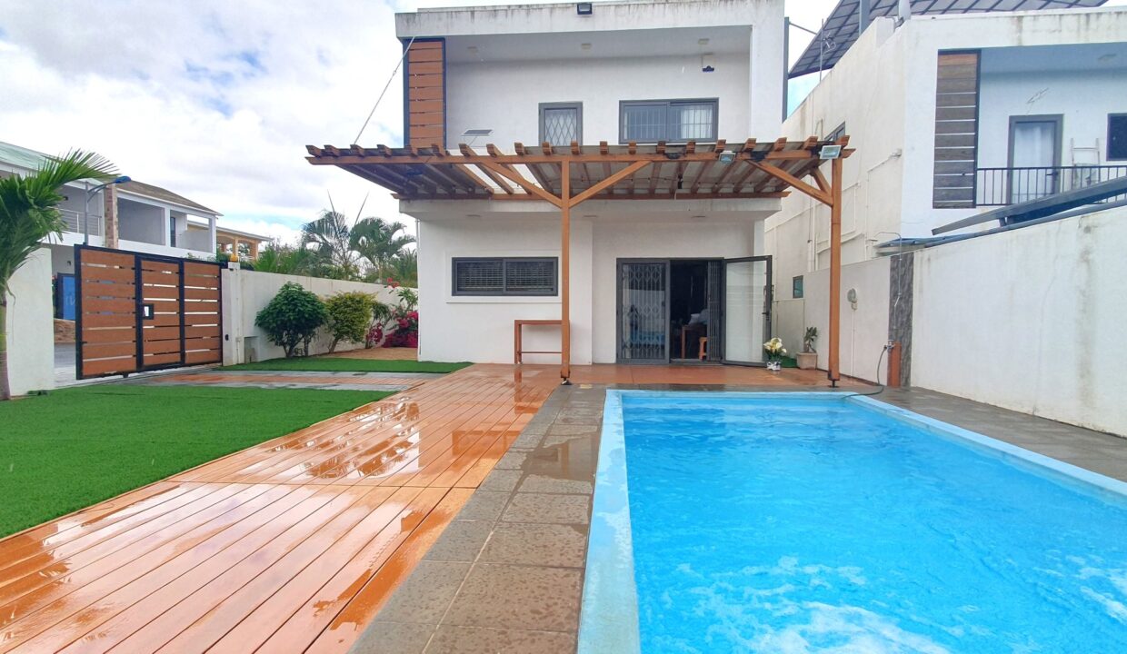 Villa with private pool for Rent in Flic en Flac 1