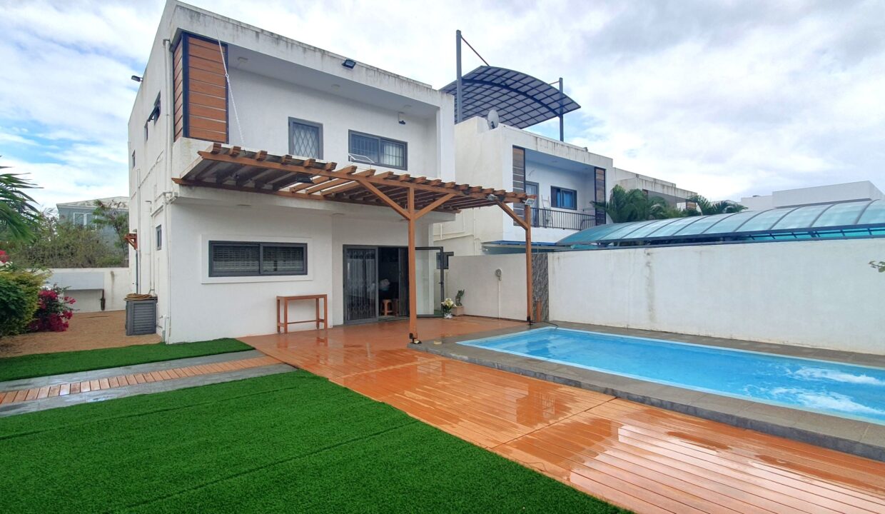 Villa with private pool for Rent in Flic en Flac 13