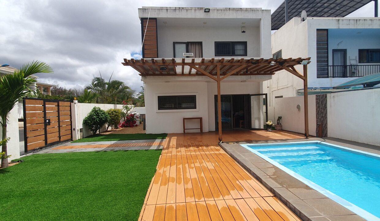 Villa with private pool for Rent in Flic en Flac 15