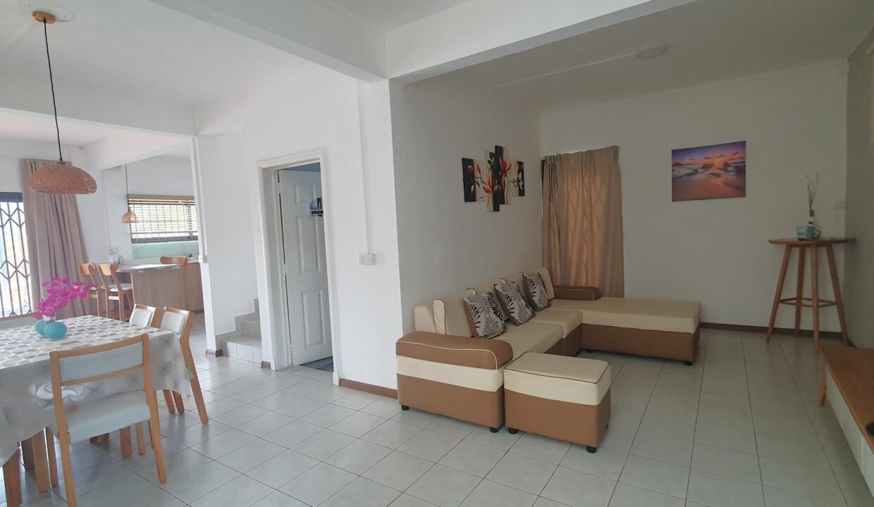 Villa with private pool for Rent in Flic en Flac 3