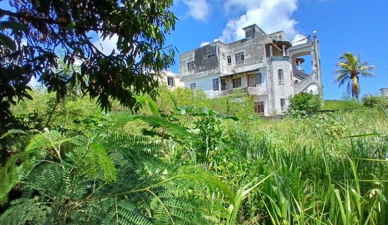 12.5 perches Residential Land for Sale in Péreybère 3