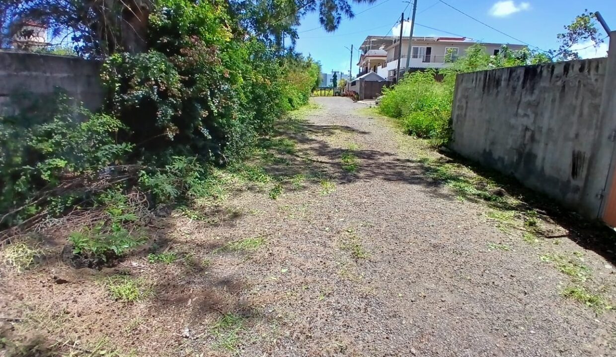 12.5 perches Residential Land for Sale in Péreybère 4