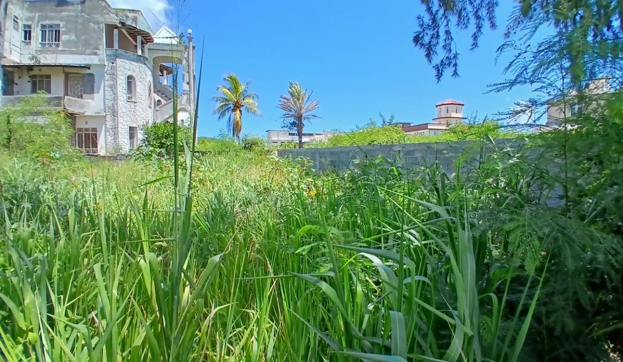 12.5 perches Residential Land for Sale in Péreybère 5