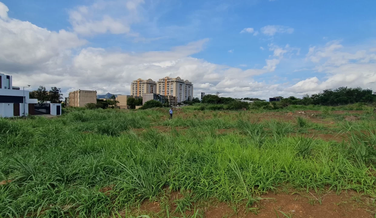 22.51 Perches Residential Land for Sale, Sodnac 2