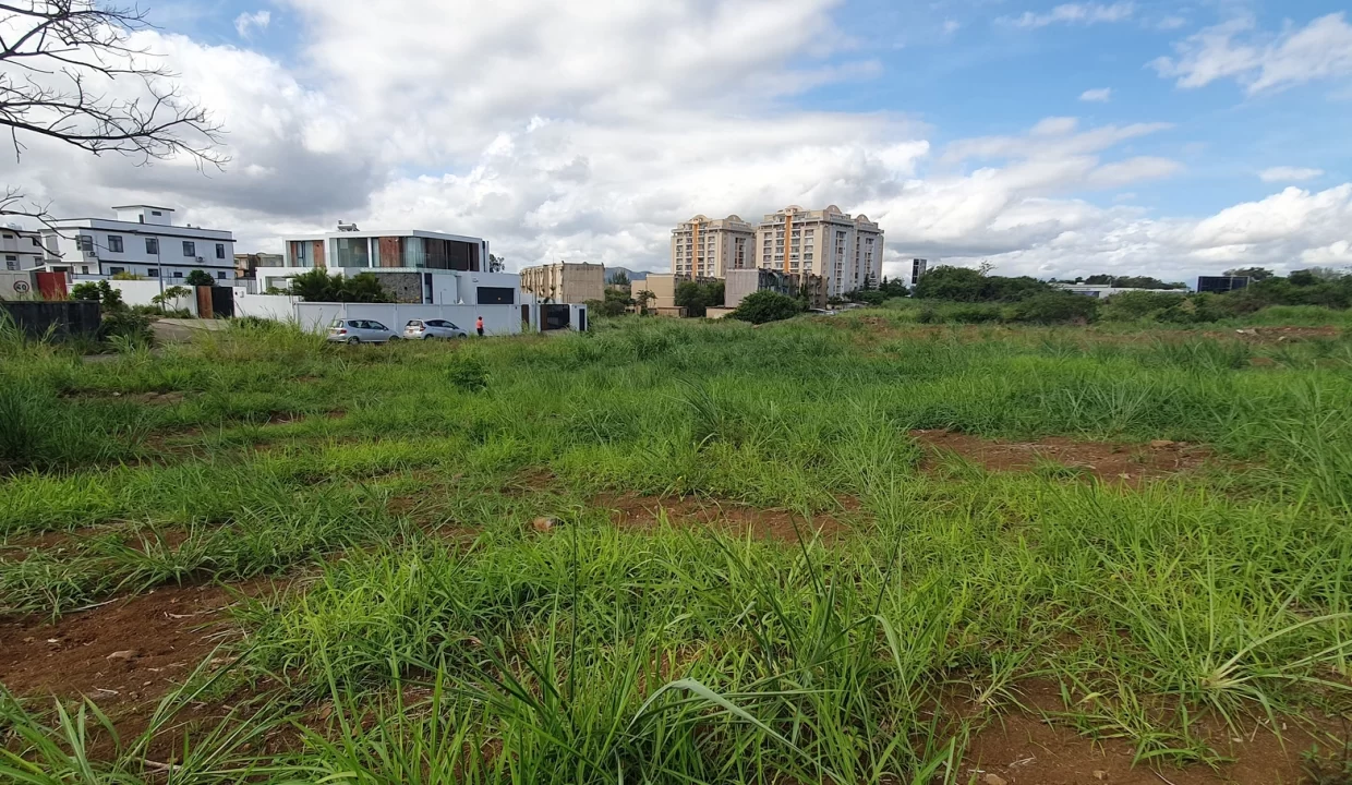 22.51 Perches Residential Land for Sale, Sodnac 3