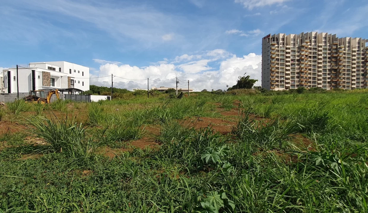 22.51 Perches Residential Land for Sale, Sodnac 5