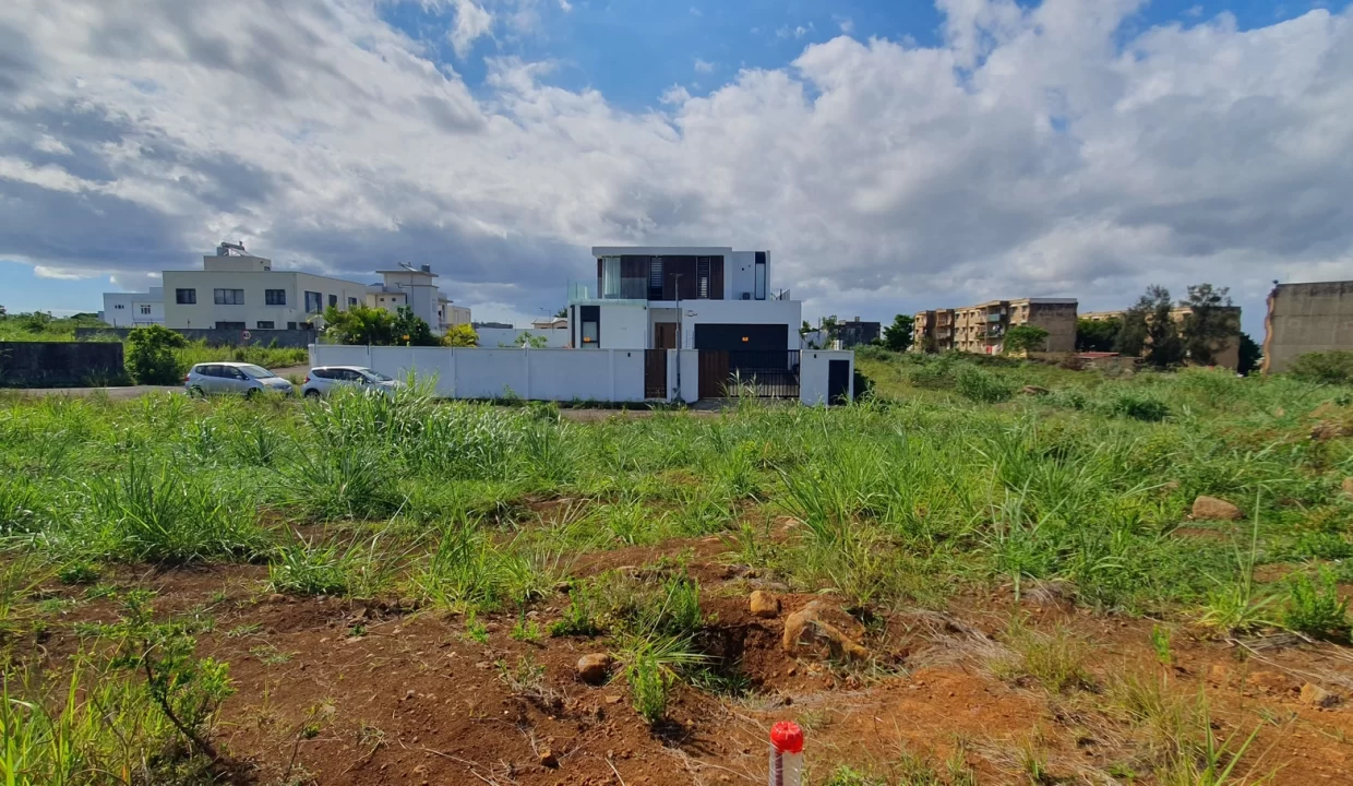 22.51 Perches Residential Land for Sale, Sodnac 6