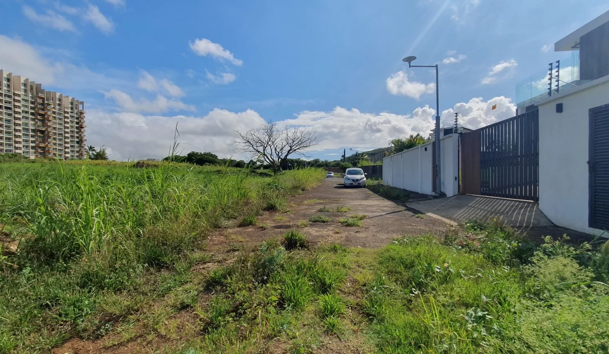 22.51 Perches Residential Land for Sale, Sodnac 8