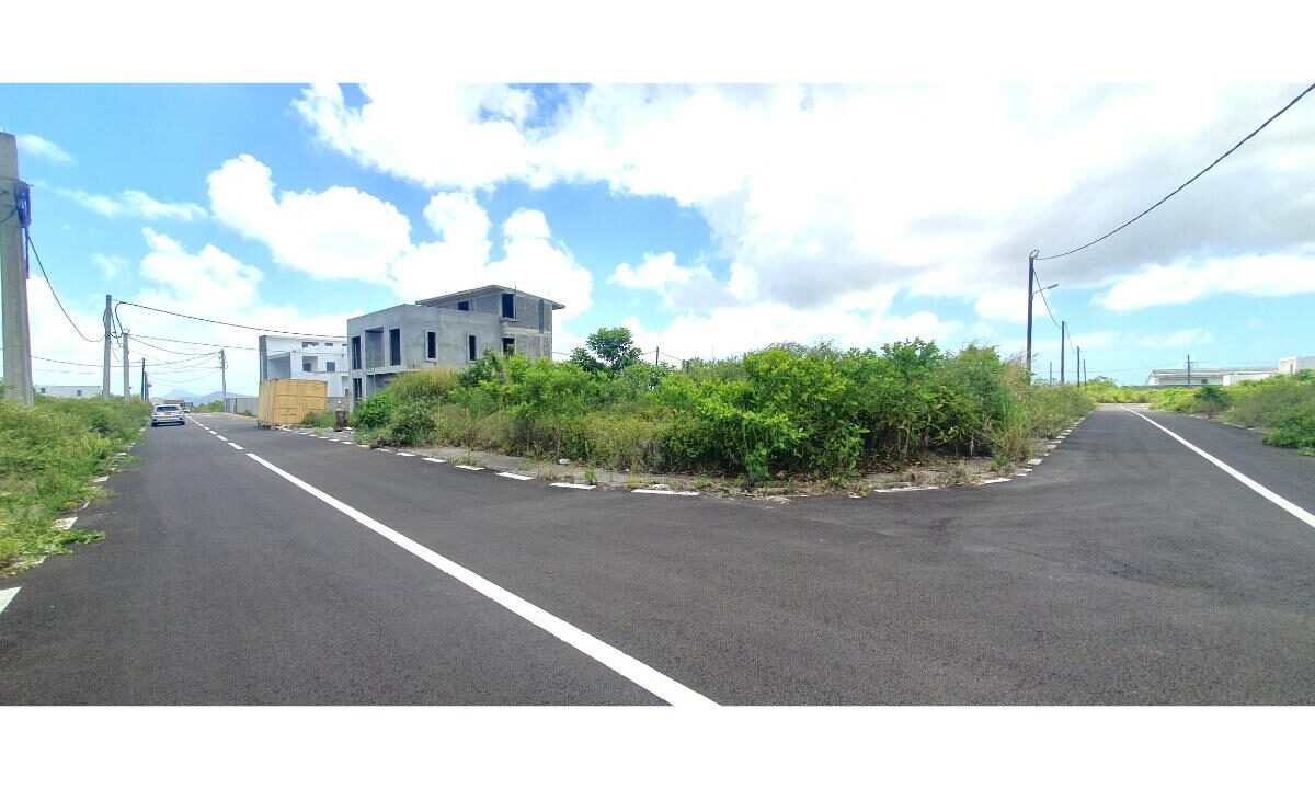 8.84 Perches Corner Plot for Sale in Rose Belle 1