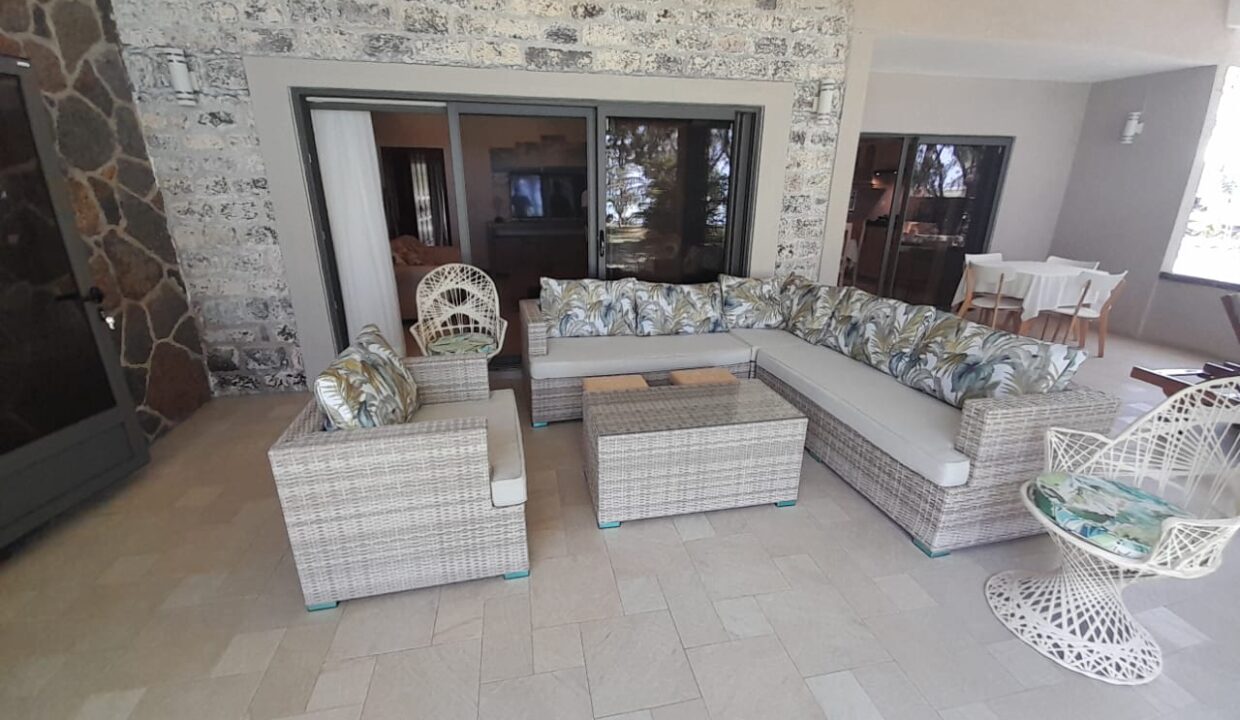 Beachfront Villa for sale in Butte à l’Herbe,Calodyne 10