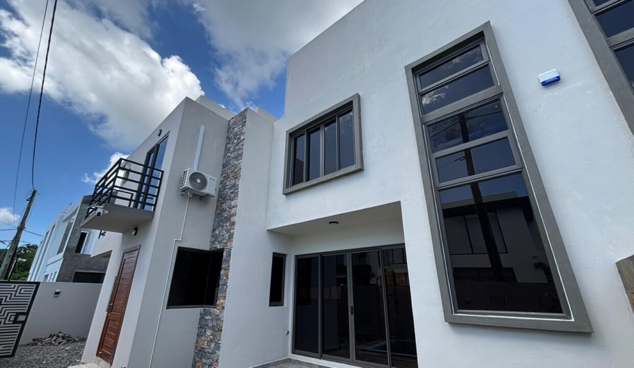 Brand new furnished duplex for rent in Grand Baie (11)