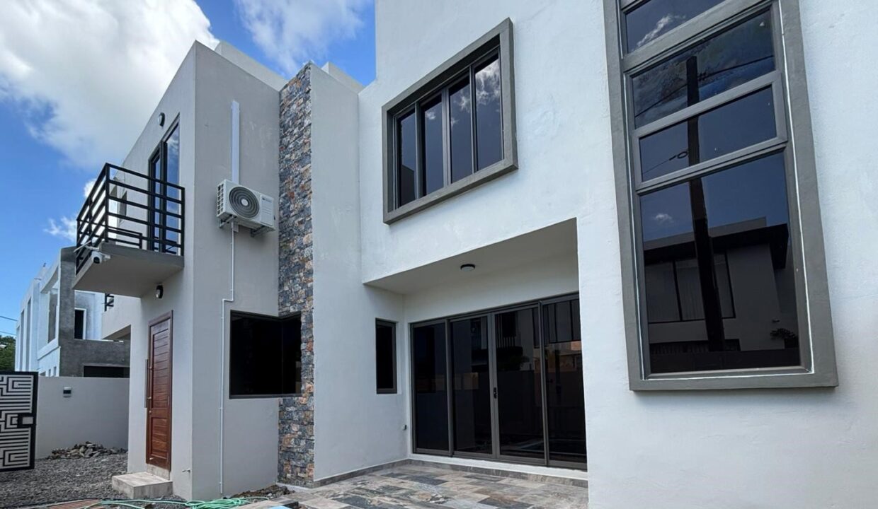 Brand new furnished duplex for rent in Grand Baie (7)
