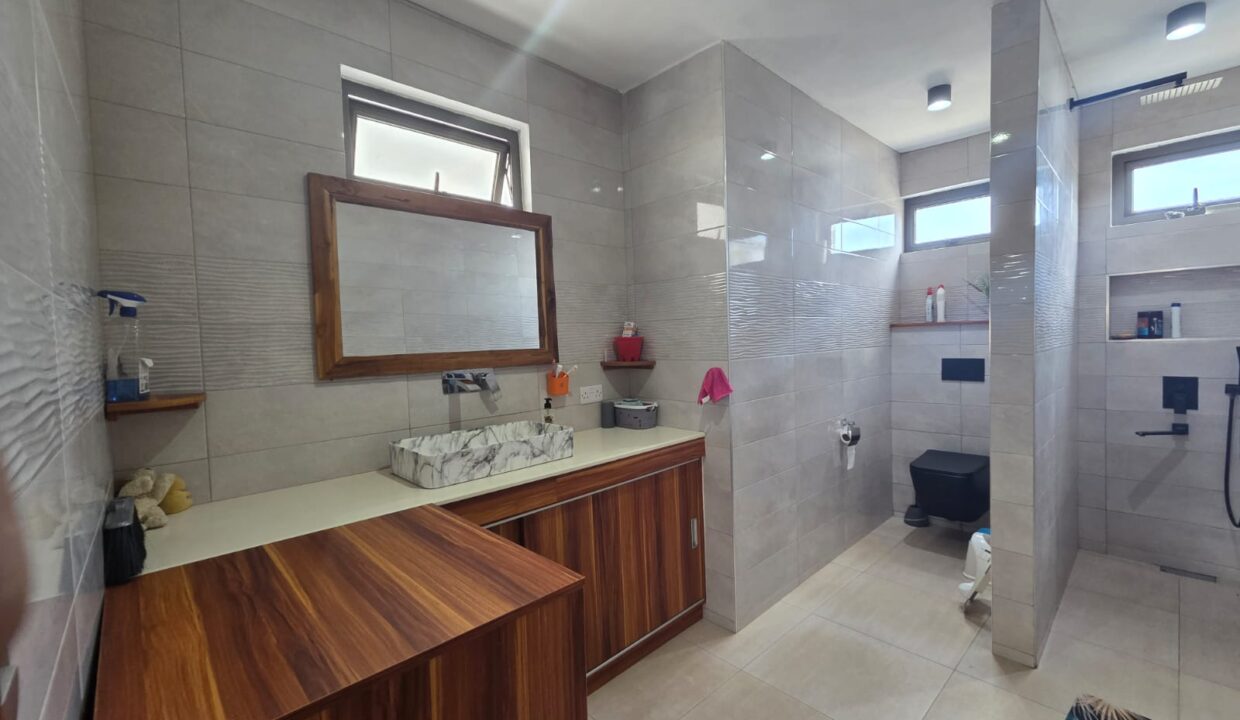 Elegant Modern 4 bedroom Villa for Sale in Grand Gaube 15