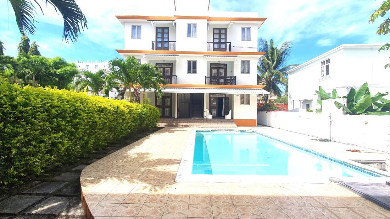 Furnished Studio For Rent In Grand Baie – Ideal Location With Modern Comfort 1