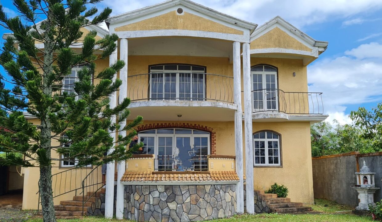 Individual House for Sale in Riambel 1