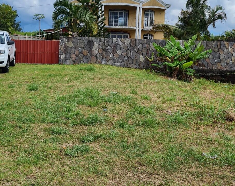 Individual House for Sale in Riambel 11