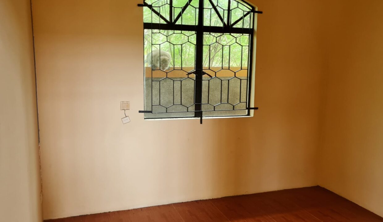 Individual House for Sale in Riambel 3