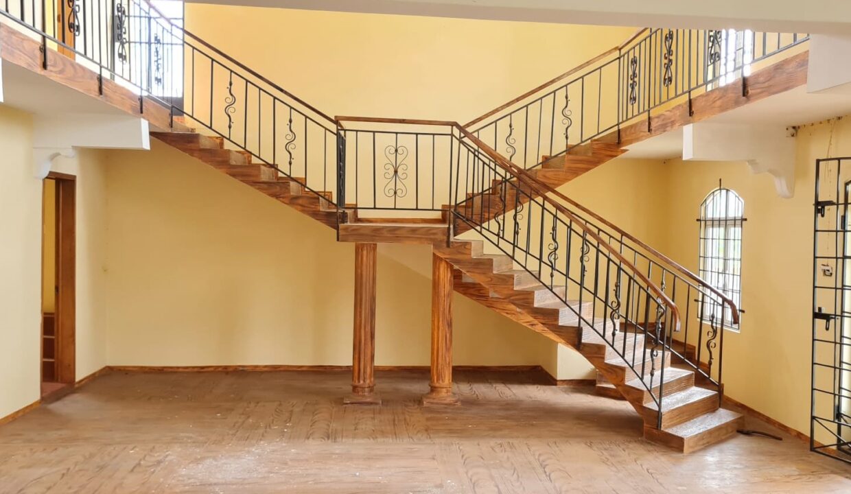 Individual House for Sale in Riambel 4