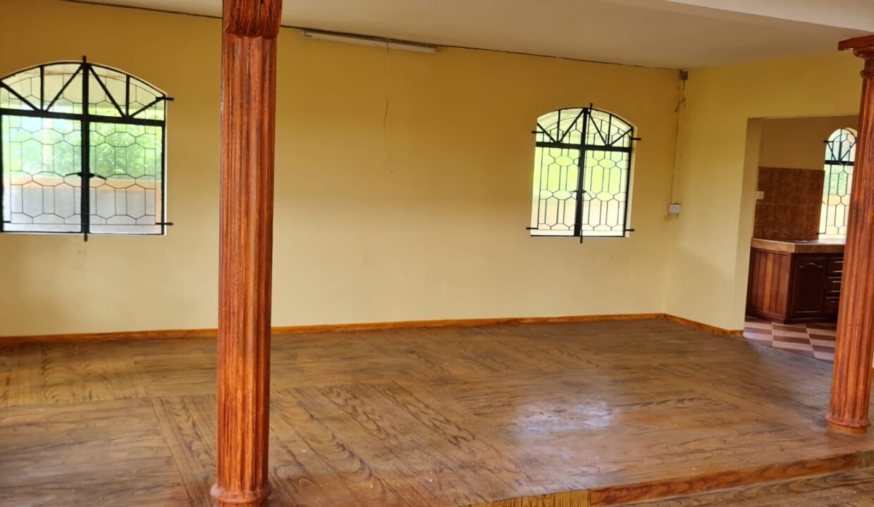 Individual House for Sale in Riambel 6