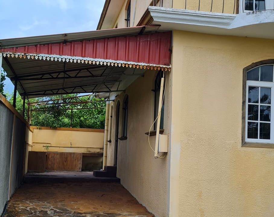 Individual House for Sale in Riambel 7