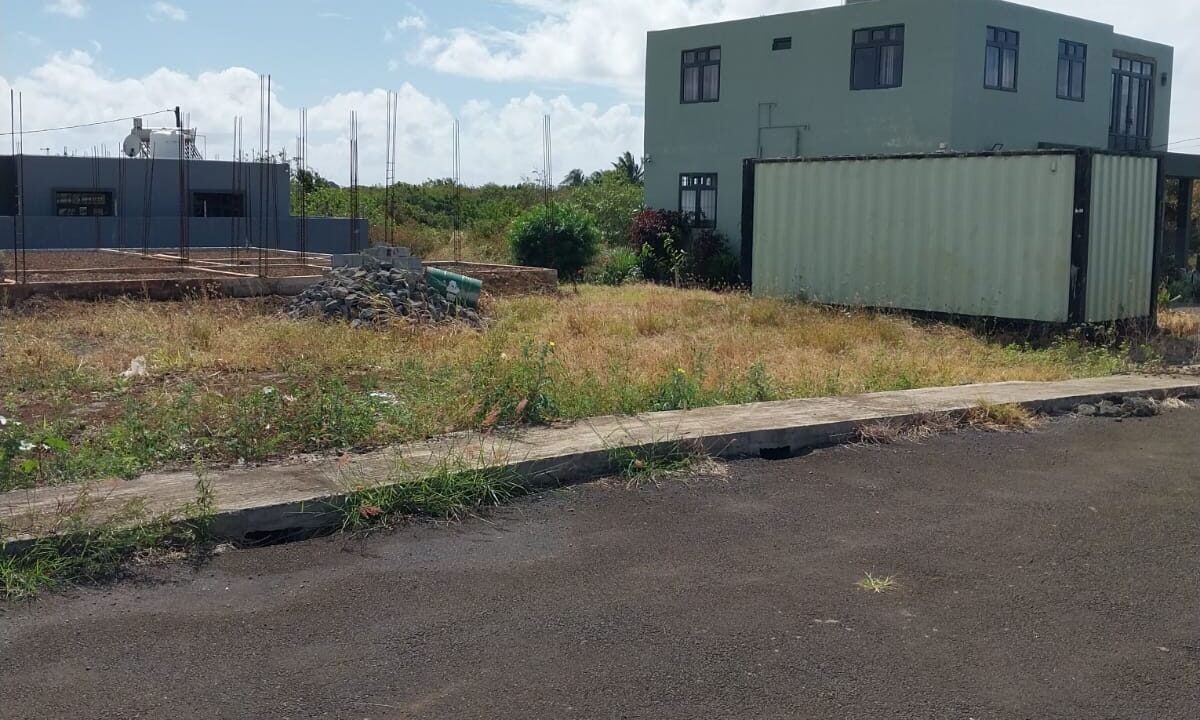 Residential land in Petit Raffray 1