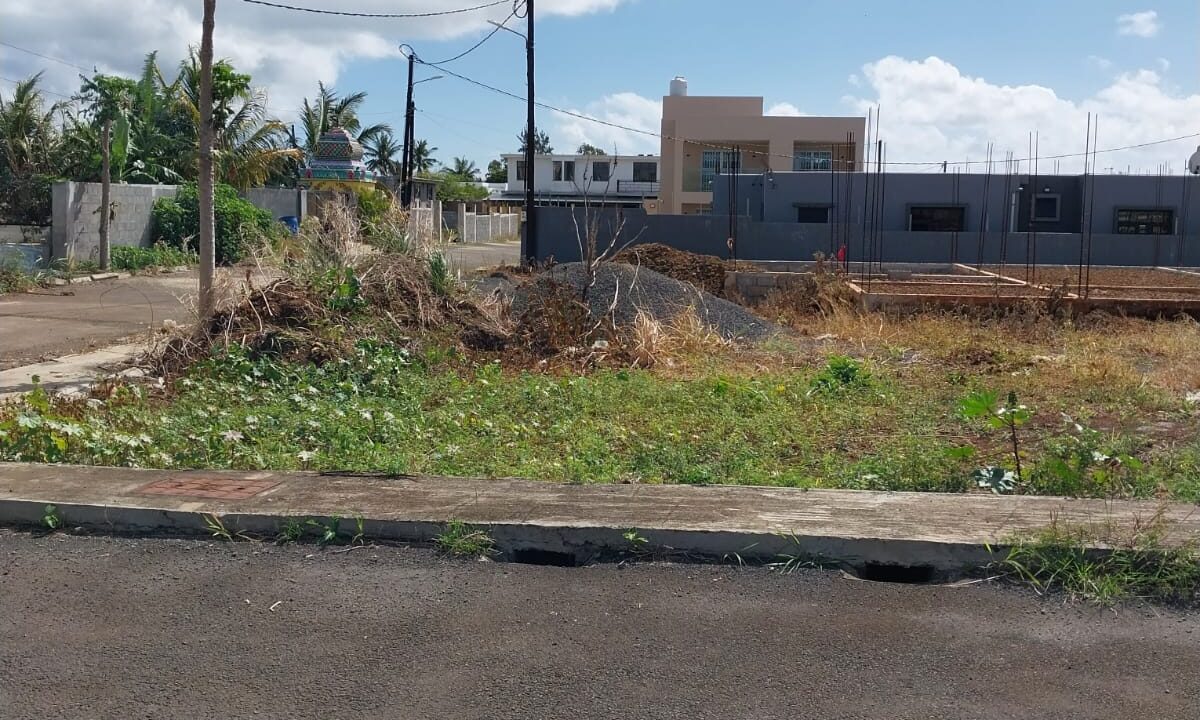 Residential land in Petit Raffray 2