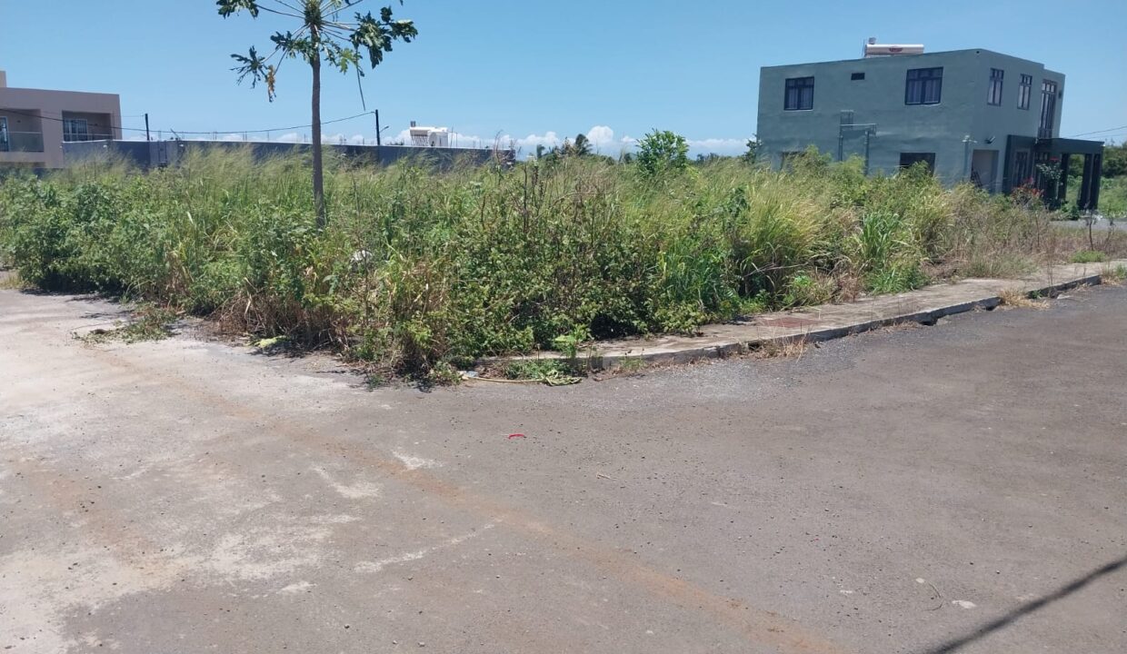 Residential land in Petit Raffray 5