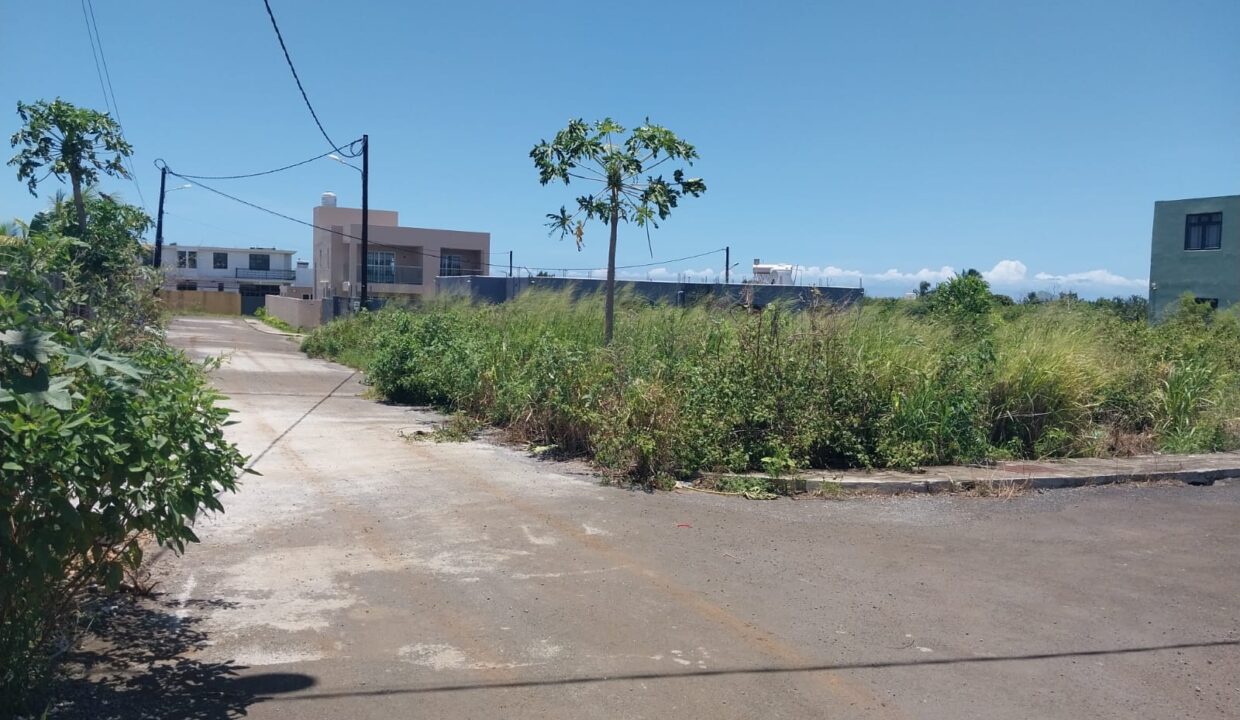 Residential land in Petit Raffray 7