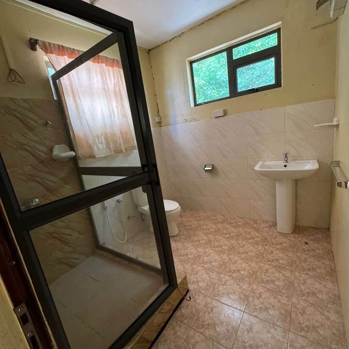 Spacious and clean house for sale in Curepipe 10