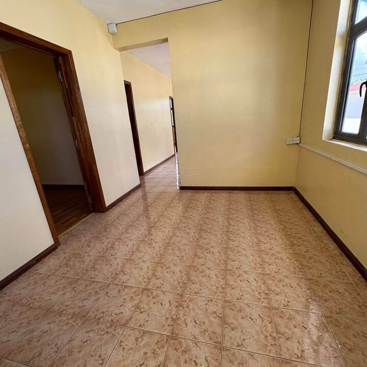 Spacious and clean house for sale in Curepipe 4