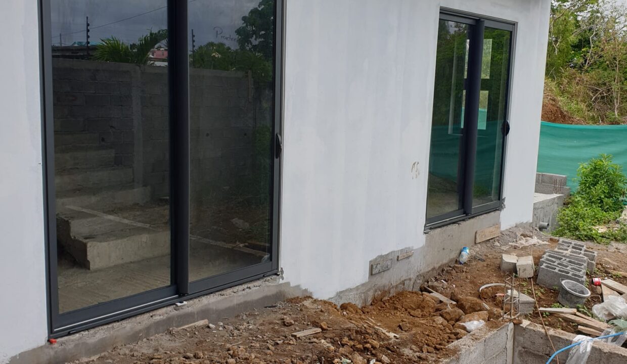 4 Bedroom New Villa With Pool Near Calodyne Beach 1