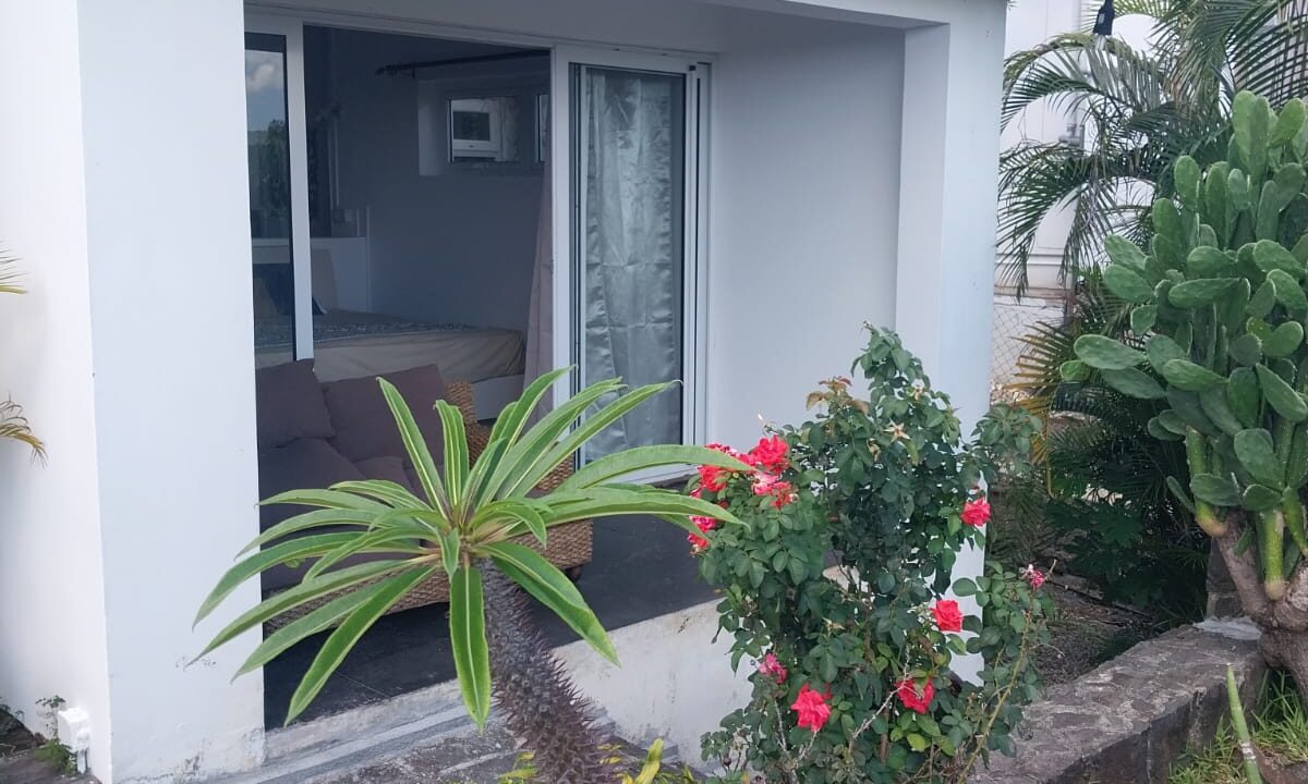 4-bedroom family villa with swimming pool for sale – Village des Pêcheurs, Rivière Noire (10)