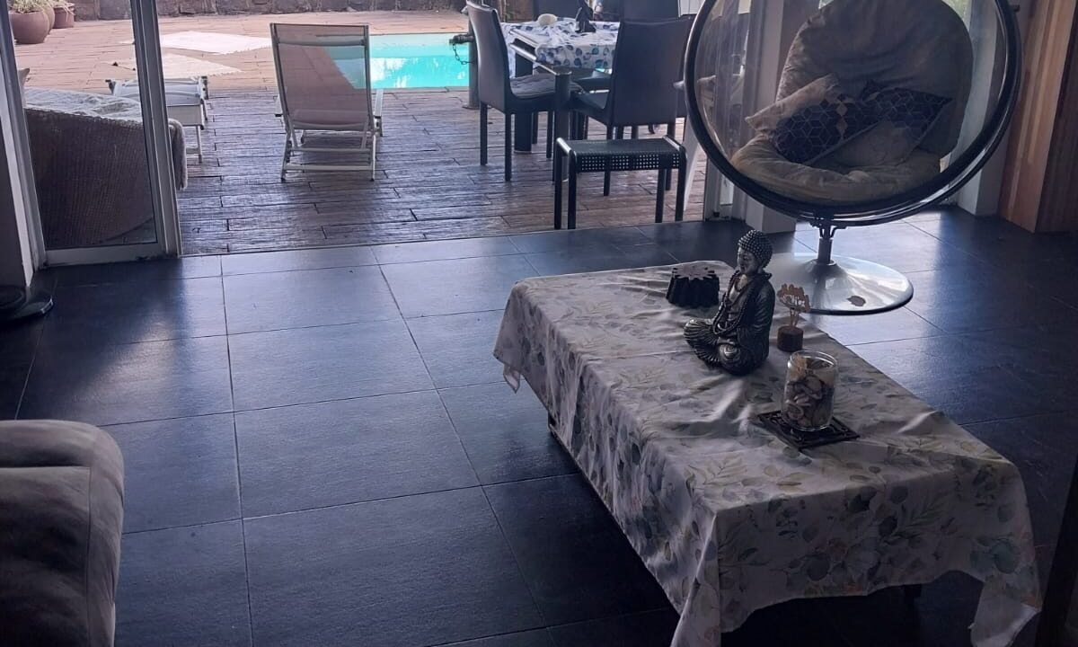 4-bedroom family villa with swimming pool for sale – Village des Pêcheurs, Rivière Noire (11)