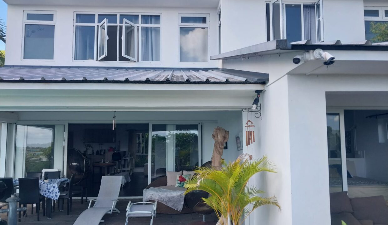 4-bedroom family villa with swimming pool for sale – Village des Pêcheurs, Rivière Noire (7)