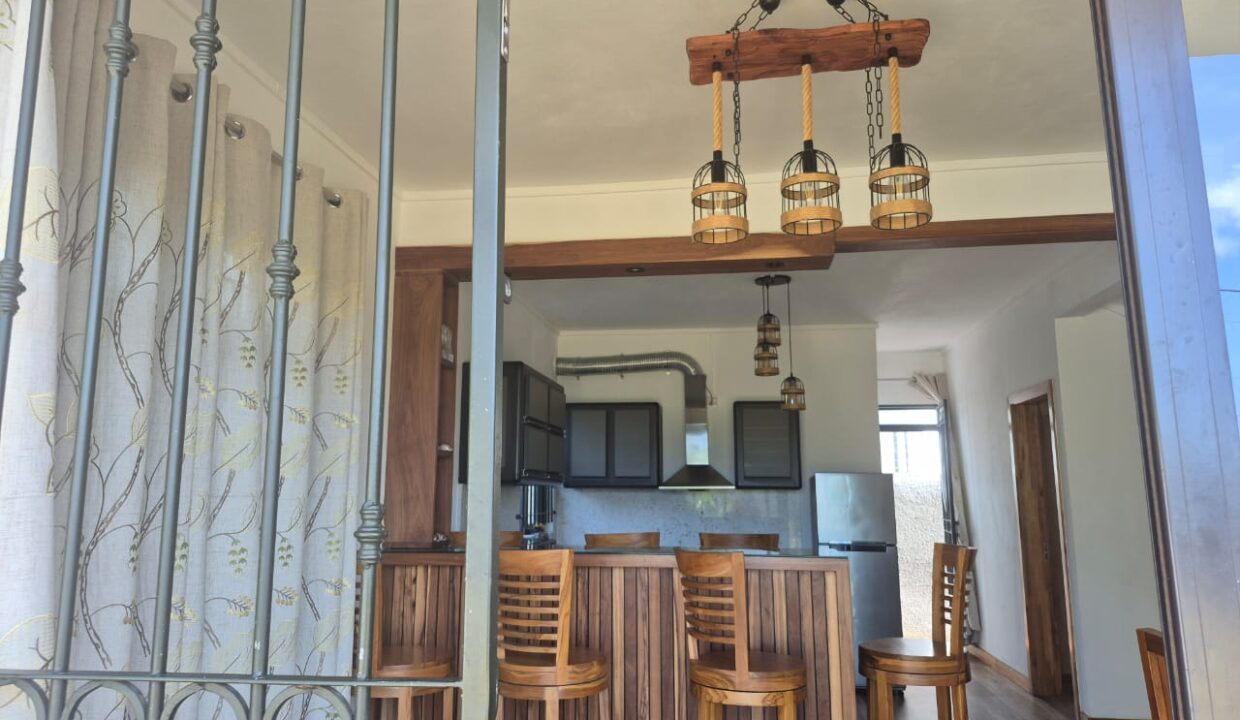 5 bedroom furnished house with large yard for rent Pereybere