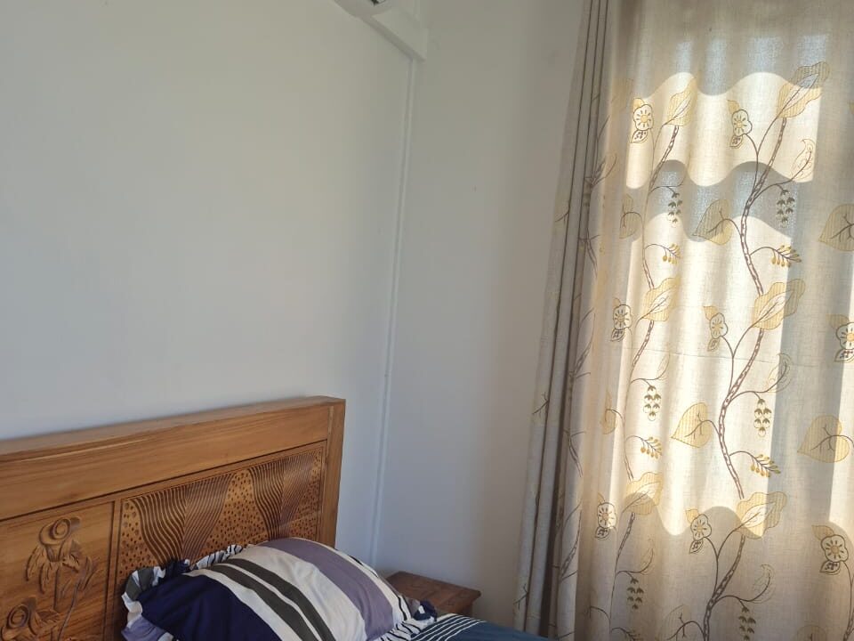 5 bedroom furnished house with large yard for rent Pereybere (7)